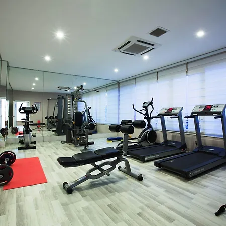 호텔 Ramada 4*