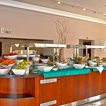 酒店 Ramada 4*