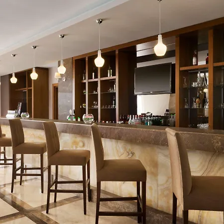 Ξενοδοχείο Ramada 4*