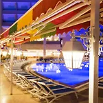 호텔 Ramada 4*